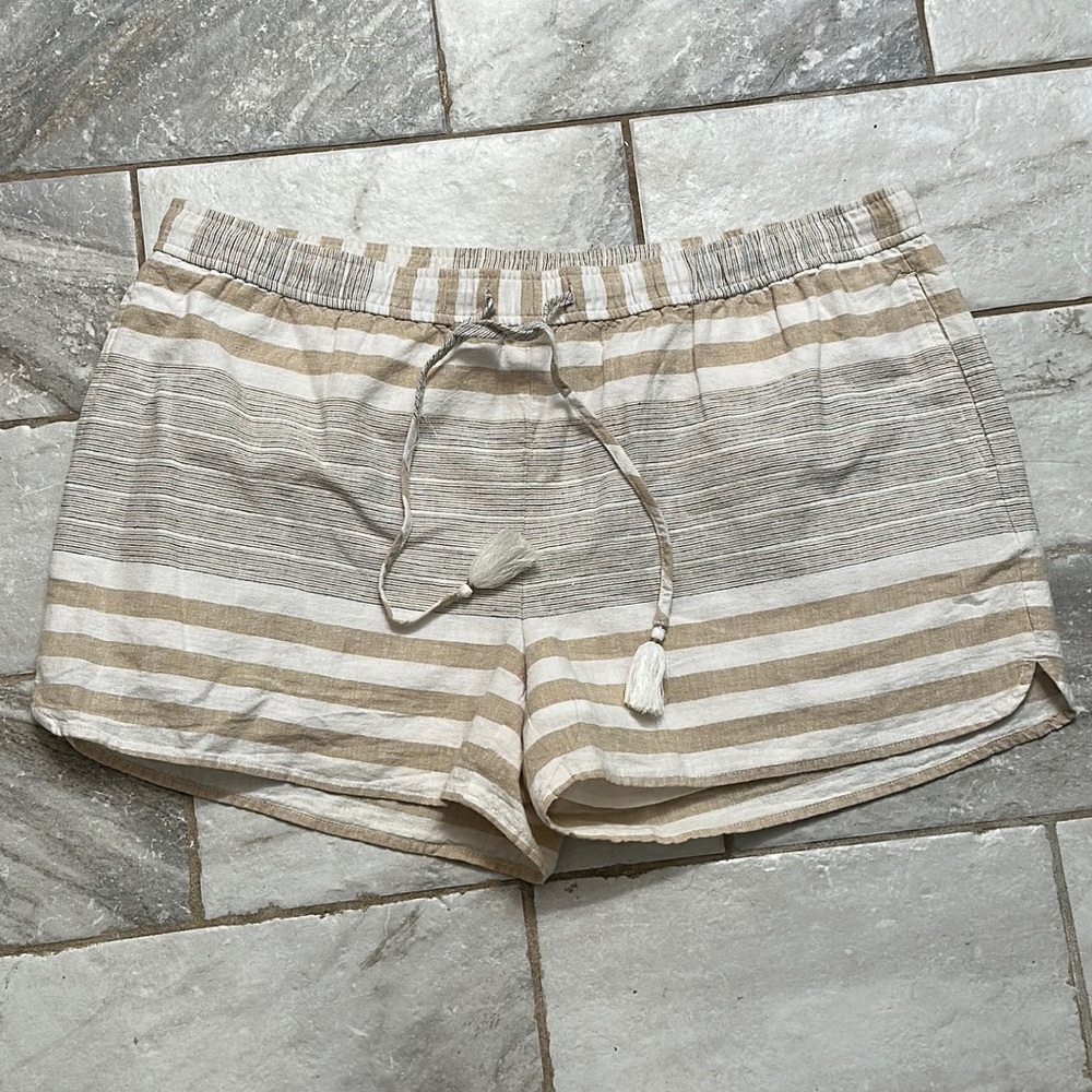 Vineyard Vines Women striped shorts